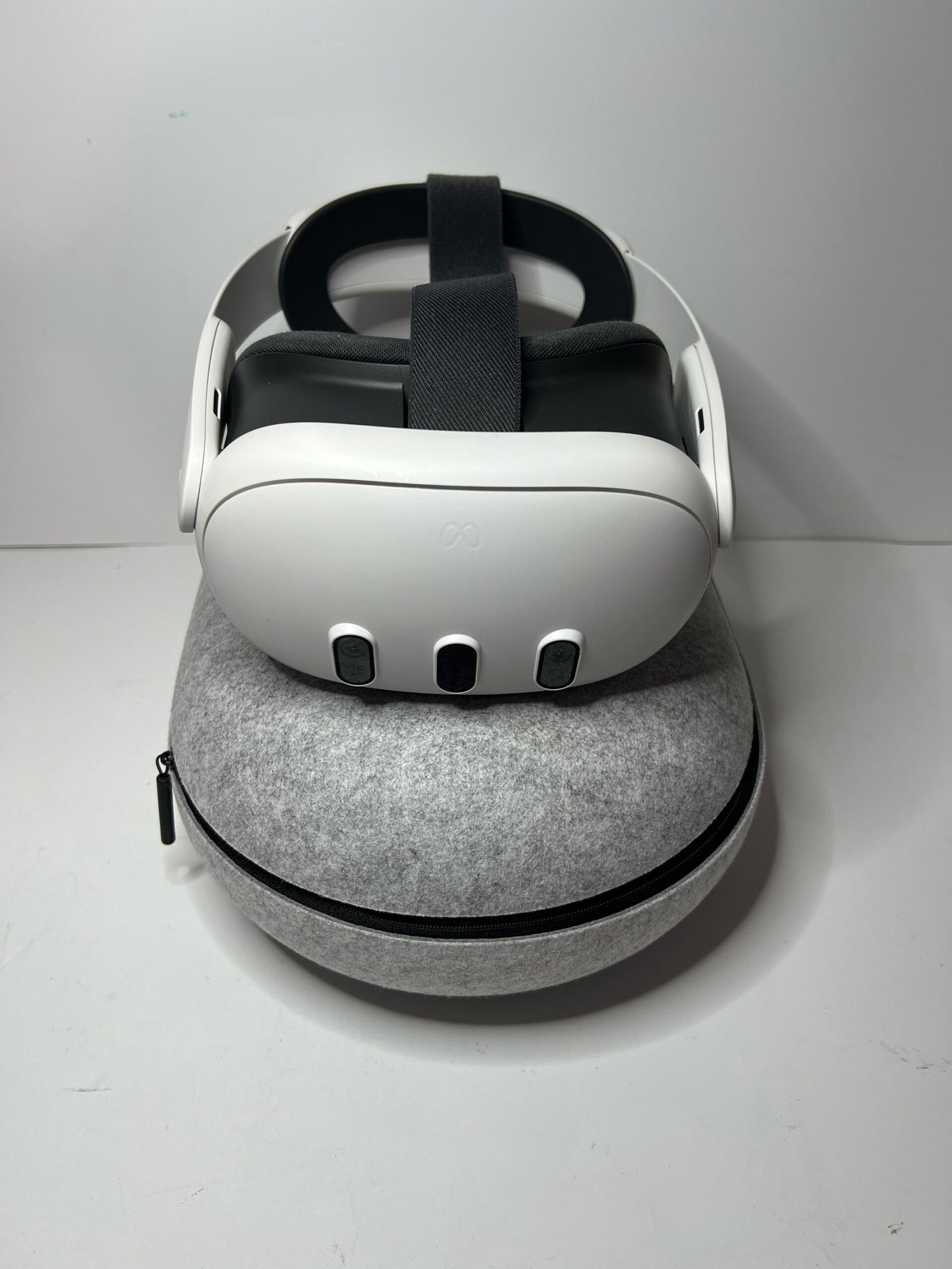 Meta Quest 3 128GB + Elite Strap + Case – Controllers NOT Included.