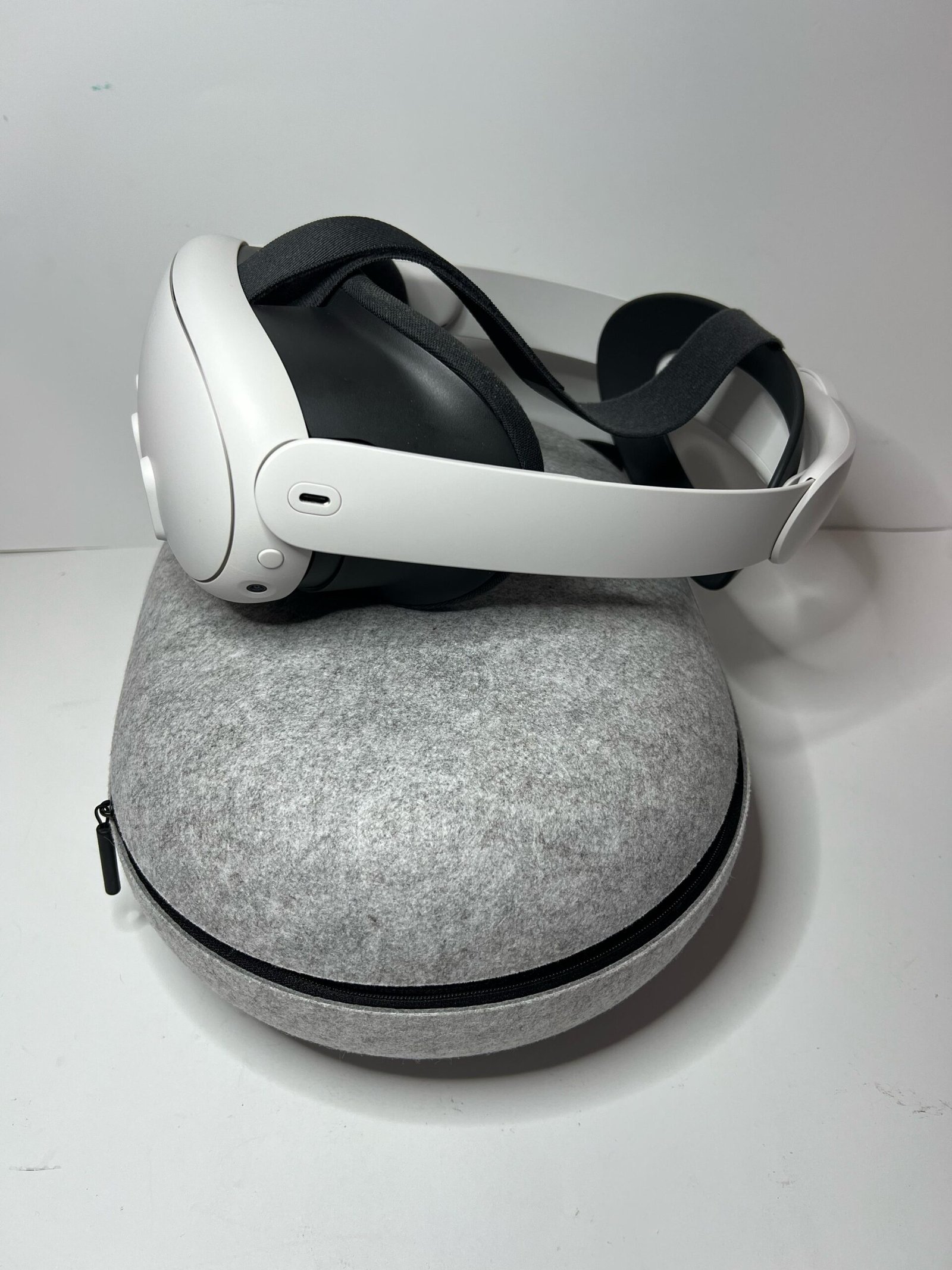 Meta Quest 3 128GB + Elite Strap + Case – Controllers NOT Included. - Image 2