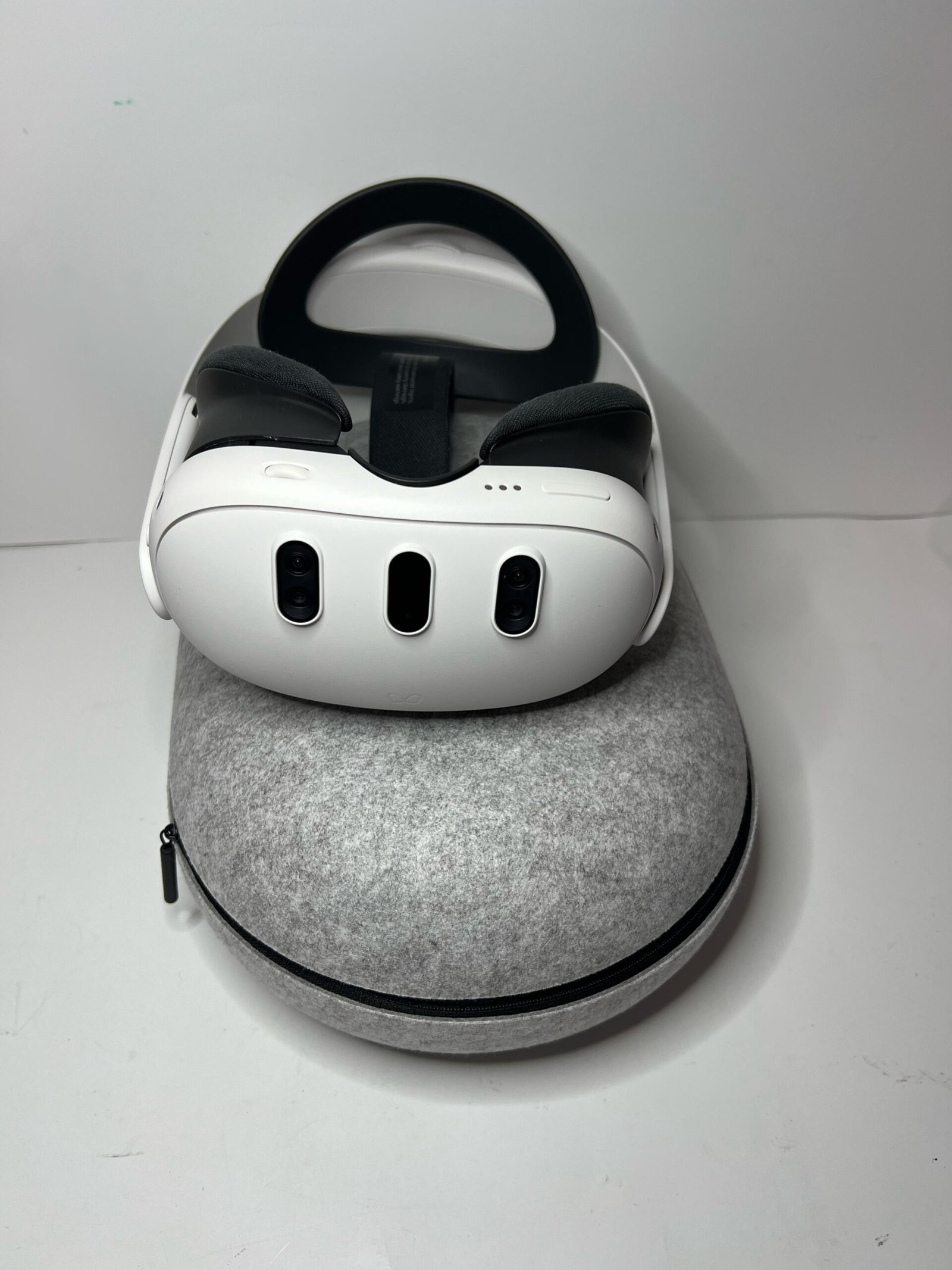 Meta Quest 3 128GB + Elite Strap + Case – Controllers NOT Included. - Image 5