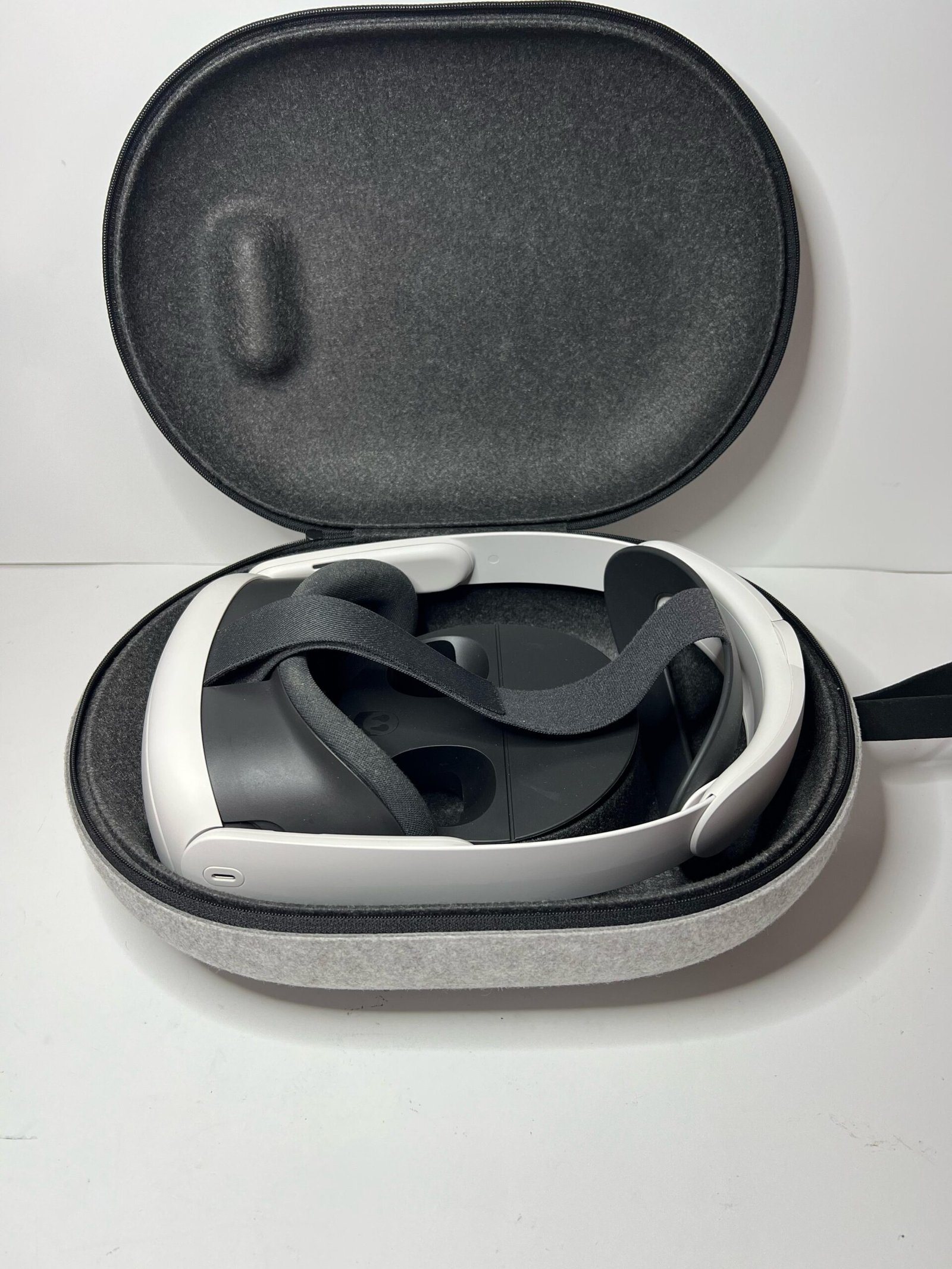 Meta Quest 3 128GB + Elite Strap + Case – Controllers NOT Included. - Image 3