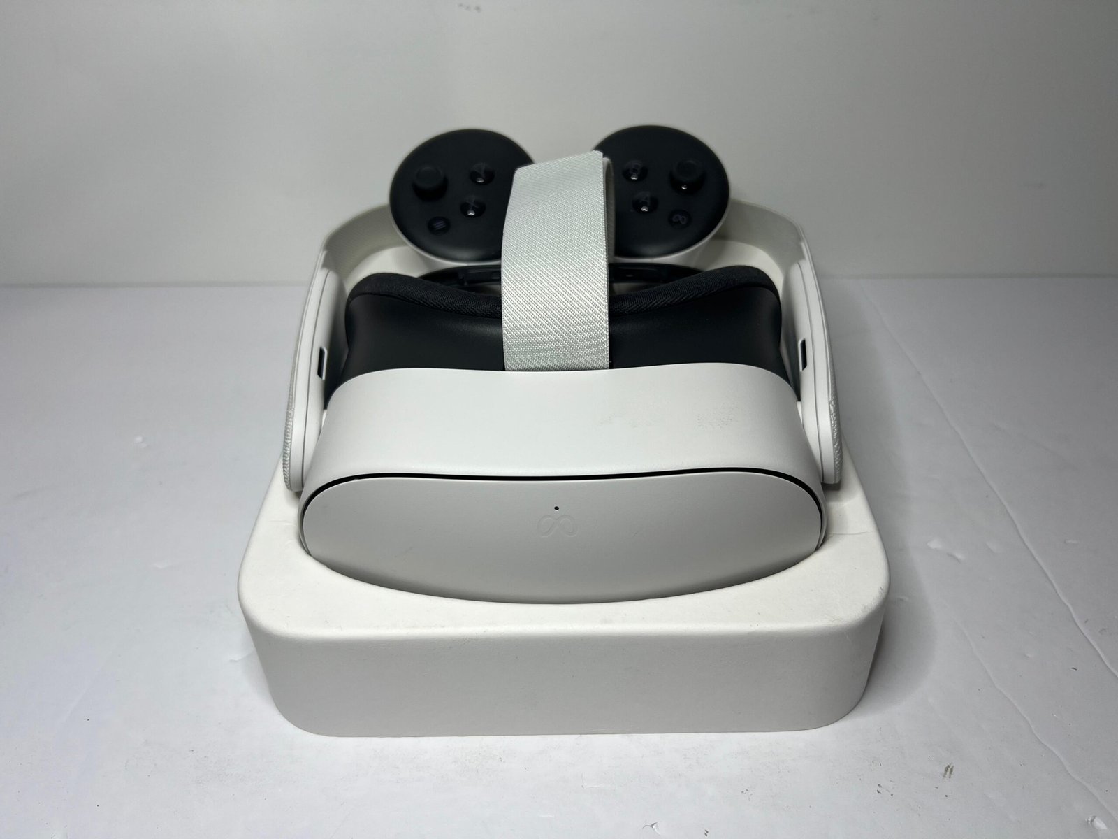 Quest 3S VR headset, Meta mixed reality headset, 128GB Quest 3S. • Related Keyphrases: best value VR headset 2025, Meta Quest 3S vs Quest 3, all-in-one VR gaming, immersive mixed reality, budget VR headset deals.